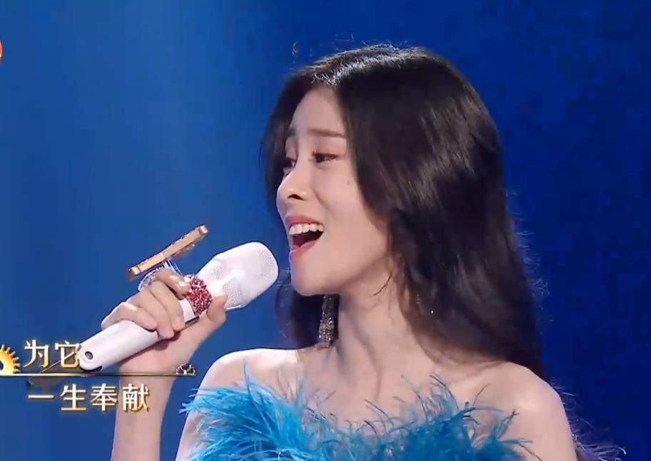 好声音:单依纯与张碧晨不经意间的同台演唱,结果众说纷纭_腾讯新闻