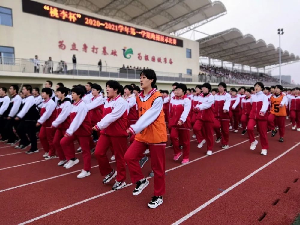 比赛还拿着书本?峰峰一中这场battle有意思