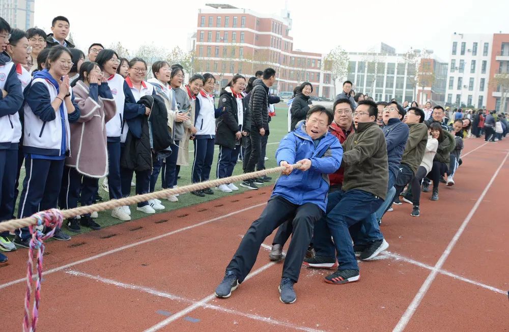 第四名数学组代表队 本次比赛既展示了胶南一中教职工团队良好的团队