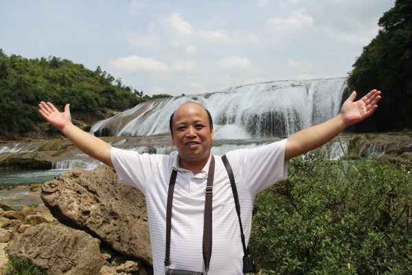 行吟诗刊丨唐志平:风颤动着吹着号子 往远处的雪山奔去