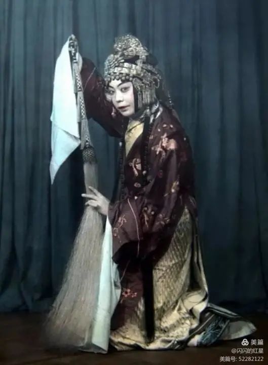 思想交织的时代,饱受非议的男旦仍然占据着各个剧种中旦行的重要地位