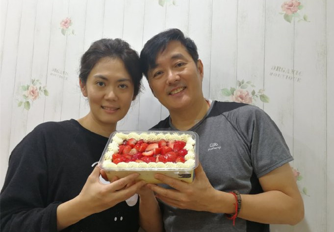 李志希庆祝结婚19周年,妻子素颜出镜难掩美貌,11岁儿子帅气十足