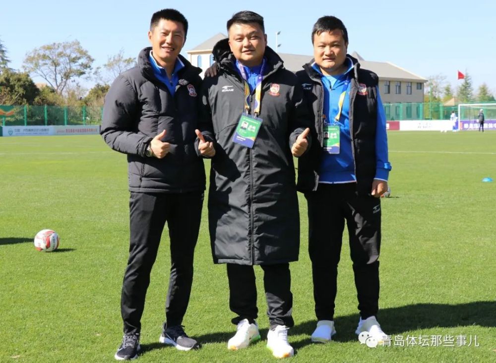 俱乐部总经理蓝立宁,球队主教练周新以及球员田勇,金平,孙江山,李林峰