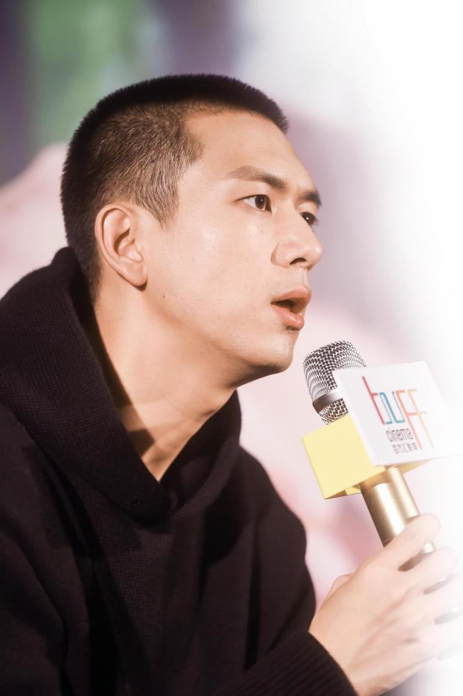 荆州籍明星李现:"又红又自由"是奢望