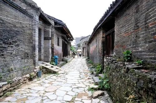 一条条悠久的巷道至今有上千年的历史扬美古镇始于宋代年间扬美古镇