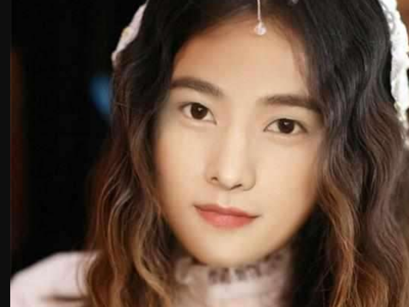 杨洋女装精致,丁程鑫女装唯美可爱,唯独他女装崩了却好评不断!