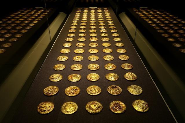 实拍:海昏侯墓出土文物,金饼285枚,铜钱多达10吨