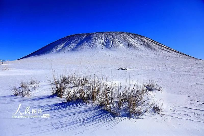 2 #乌兰哈达火山群# 2020年11月22日 乌兰察布草原下起了今冬第一场雪