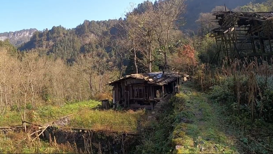 湘西大山深处土匪窝房屋坍塌哨卡还在不搞旅游开发真可惜