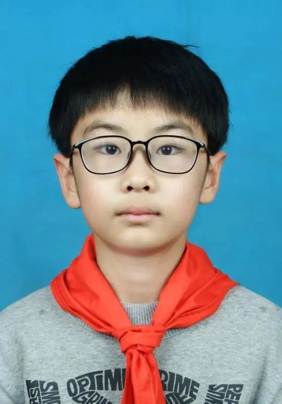 苏毓新,男,11岁,汉族,安宁区十里店小学五年级八班学生.