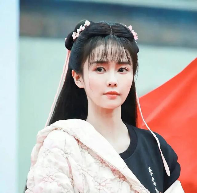 发际线粉翻车,被嘲应向鞠婧祎学习?白鹿5年前就澄清发