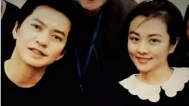 李健与妻子孟小蓓5岁就相识了,李健买吉他比买房高兴!