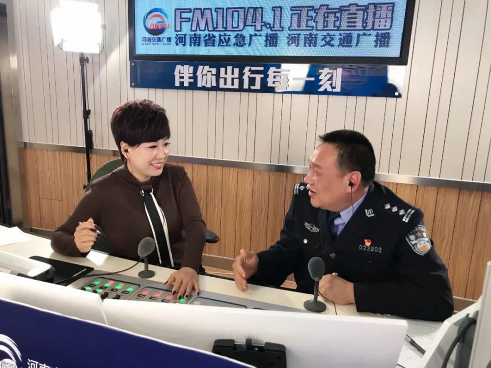 1河南交通广播《南方会客厅》节目11月27日,洛阳交警支队长王伟做客你