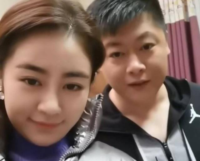 现在扮演的王小蒙演员叫做毕畅,她是从《乡村爱情3》开始接替《乡村