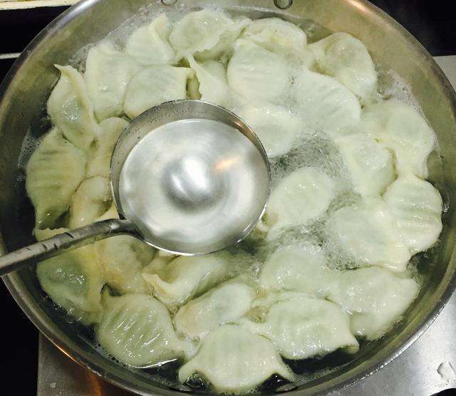 冬天了,用这菜包饺子,一月吃2次,湿气消失了,肠道越来
