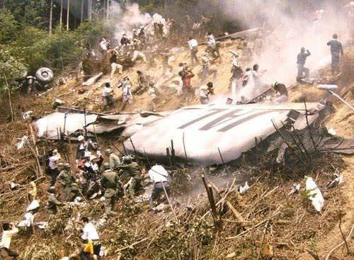 日本最惨烈空难战斗机撞上客机162人遇难肇事者仅被判刑2年