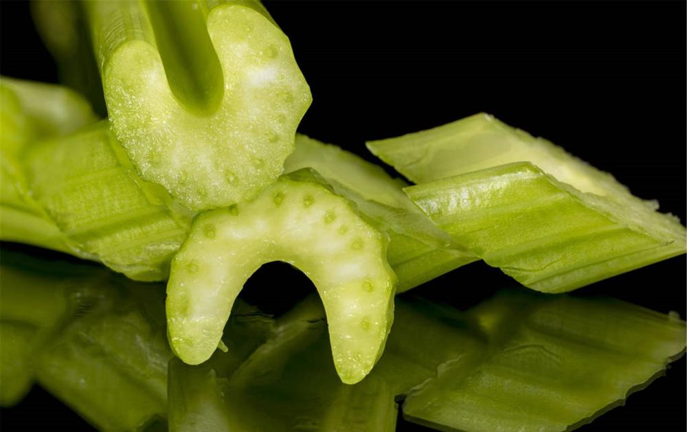 芹菜最好吃的做法,加1个洋葱来做,好吃又营养,出锅给肉都不换