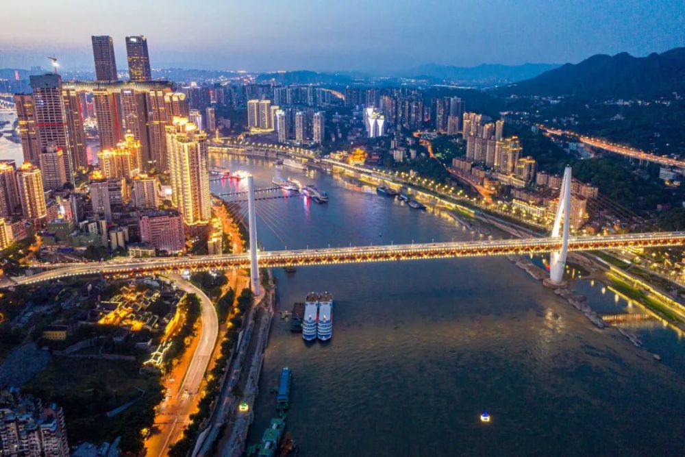深圳直gdp_深圳夜景(2)