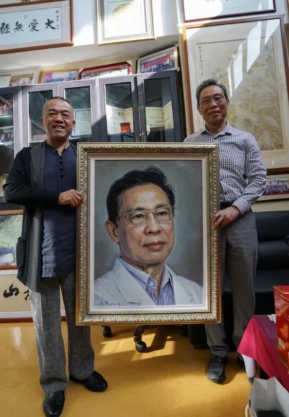 揭秘钟南山办公室挂的肖像画竟然是我们阆中人画的