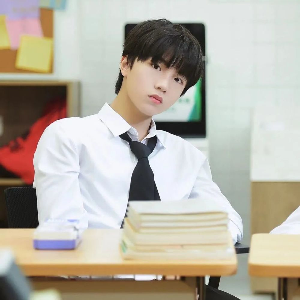 逐梦少年|tfboys师弟苏新皓"新晋舞台王者 用努力追光逐梦