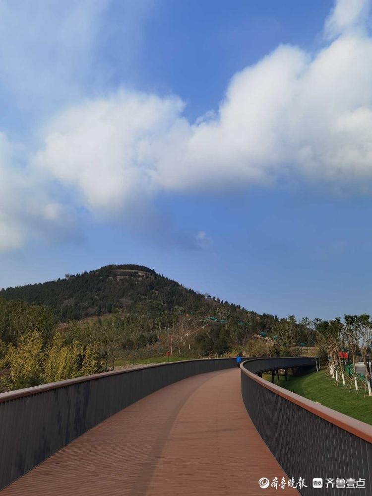 "白云千载空悠悠"登顶济南茂岭山山体公园,俯瞰周边的景观与建筑群,别