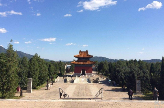 大明王朝十六位皇帝,却只有"明十三陵",没进十三陵的有谁?