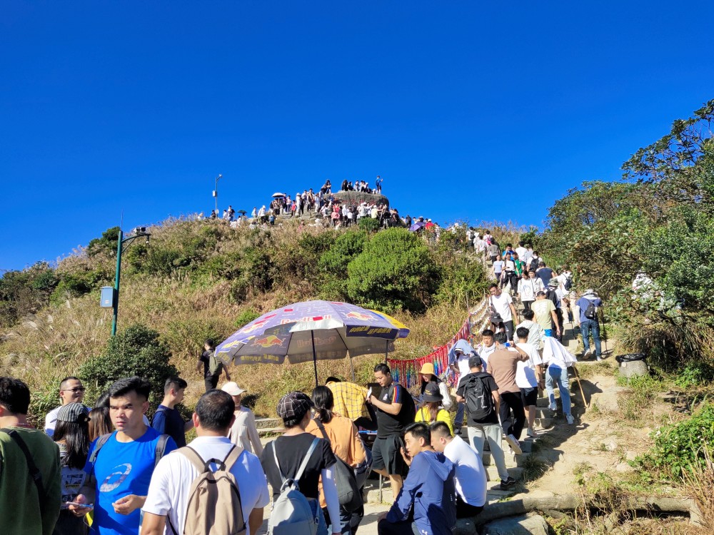 梧桐山-熟悉的山名,陌生的风景,俯视朦胧鹏城之美