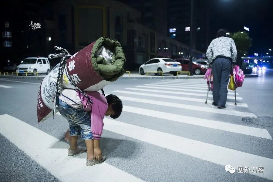 旧闻关注:榆林清涧残疾父亲失学娃的乞讨生活!