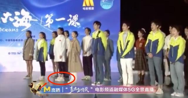 3位"谋女郎"罕同框!关晓彤秀长腿,刘浩存太清纯,周冬雨最吃亏?