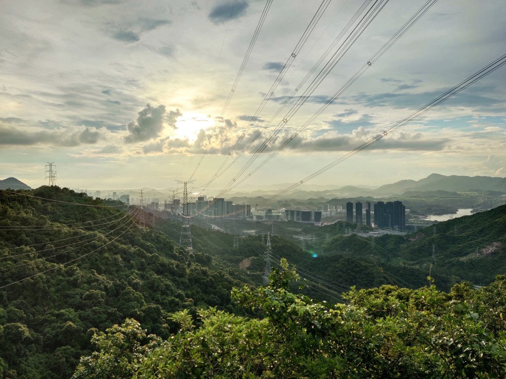 穿越梅林后山:梅林坳大脑壳飞来石白眉石梅林绿道涂鸦墙.