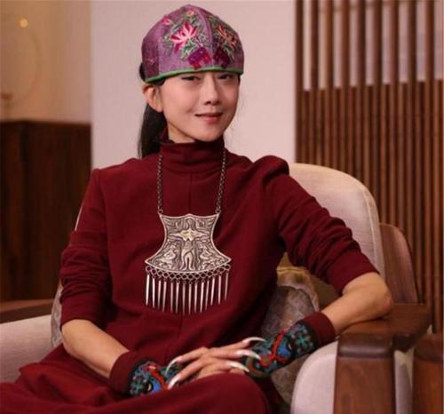 62岁杨丽萍近照似少女没了10级美颜这状态不服不行