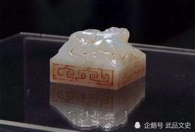 13岁男孩用脚踢出"国宝",后无偿上交,专家:历史唯一皇后玉玺