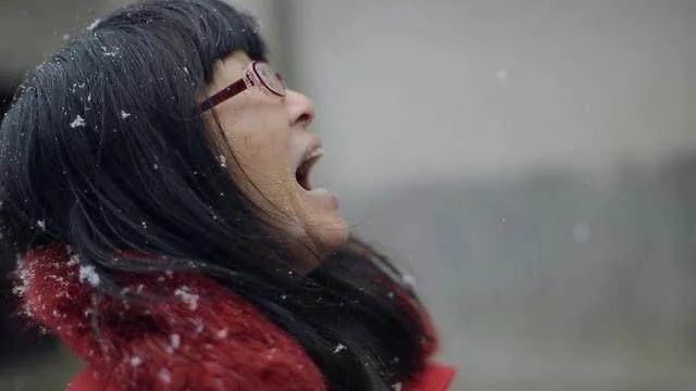 一个坚强的女人从根本上来说也是不幸的.