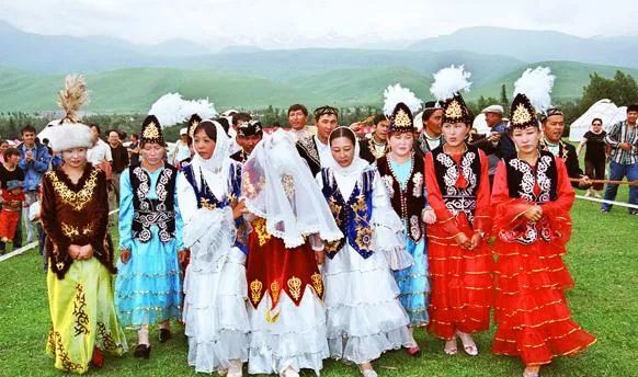 民族常识|56个民族服饰——哈萨克族服饰!