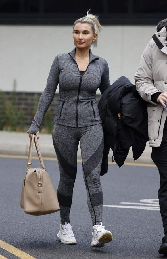 比莉·法尔斯(billie faiers)的名气不是很大.