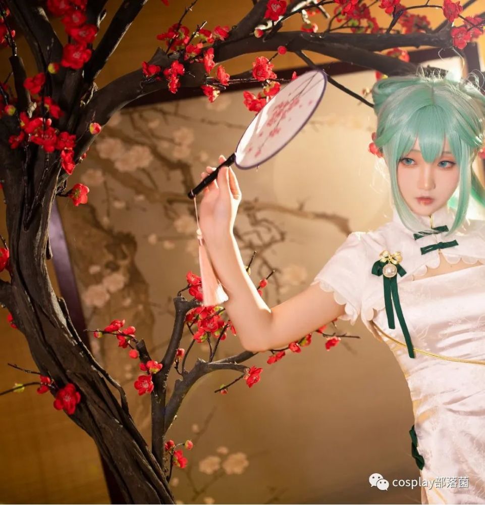 cos:旗袍初音,韶华迤逦三春暮,飞尽繁红无数