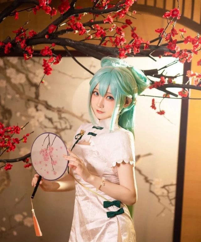 cos:旗袍初音,韶华迤逦三春暮,飞尽繁红无数