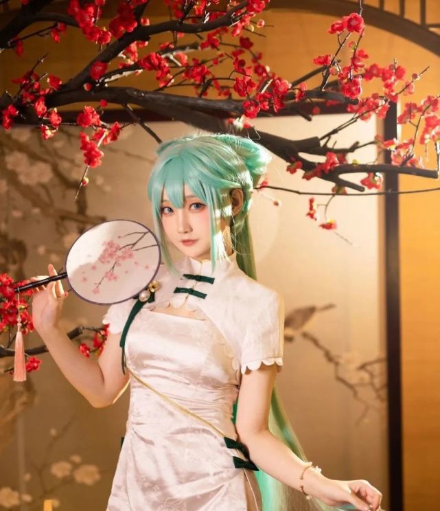 cos:旗袍初音,韶华迤逦三春暮,飞尽繁红无数