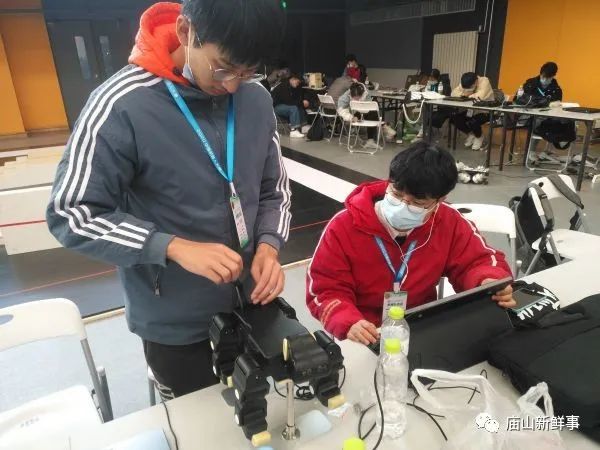 牛！庙山大学生设计研发“机器狗”，中国机器人大赛夺冠！