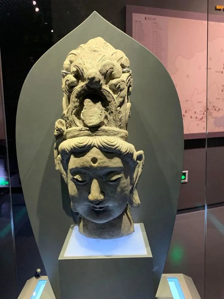 内蒙古博物院三大镇馆之宝:匈奴王金冠,元钧窑大香炉