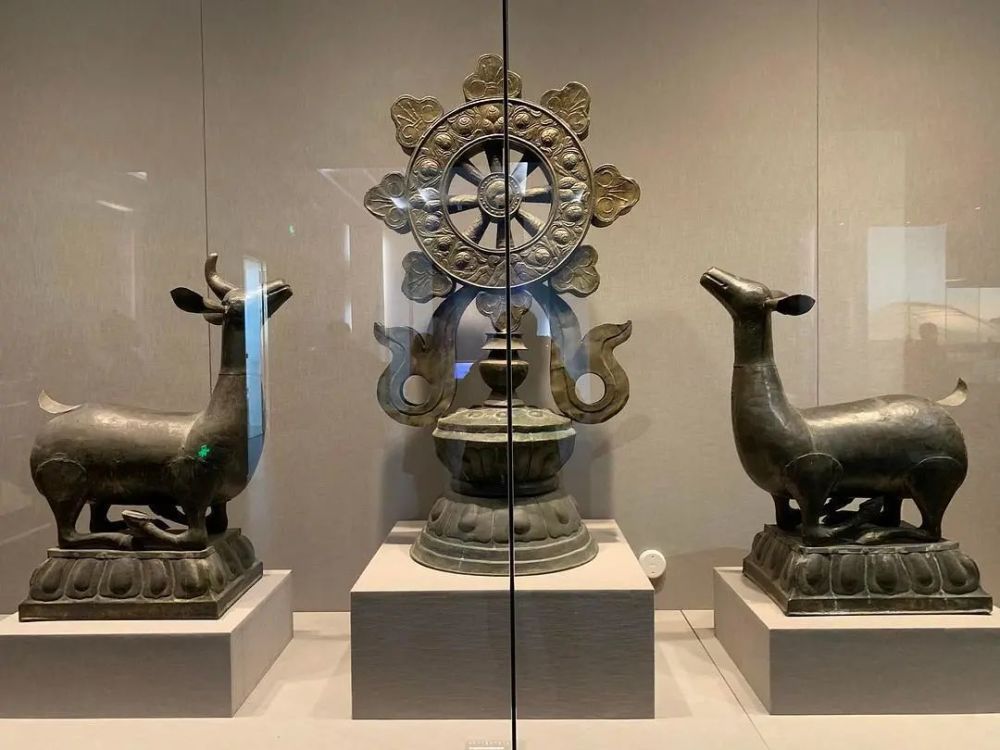 内蒙古博物院三大镇馆之宝:匈奴王金冠,元钧窑大香炉