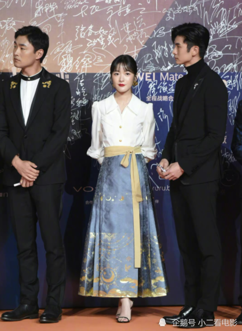 最小"星女郎"不走寻常路,徐娇穿汉服去金鸡奖