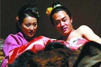 武松杀嫂子为何先扯开她的衣服?后来才明白武松有多聪明!