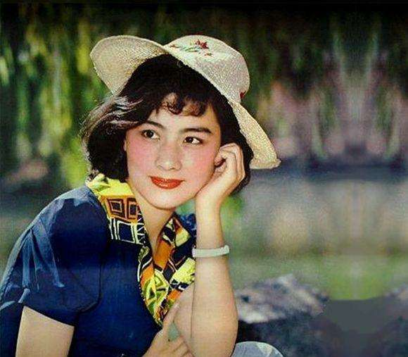 孔雀公主李秀明:80年代最美女神,40岁卖薯片赚亿元,很