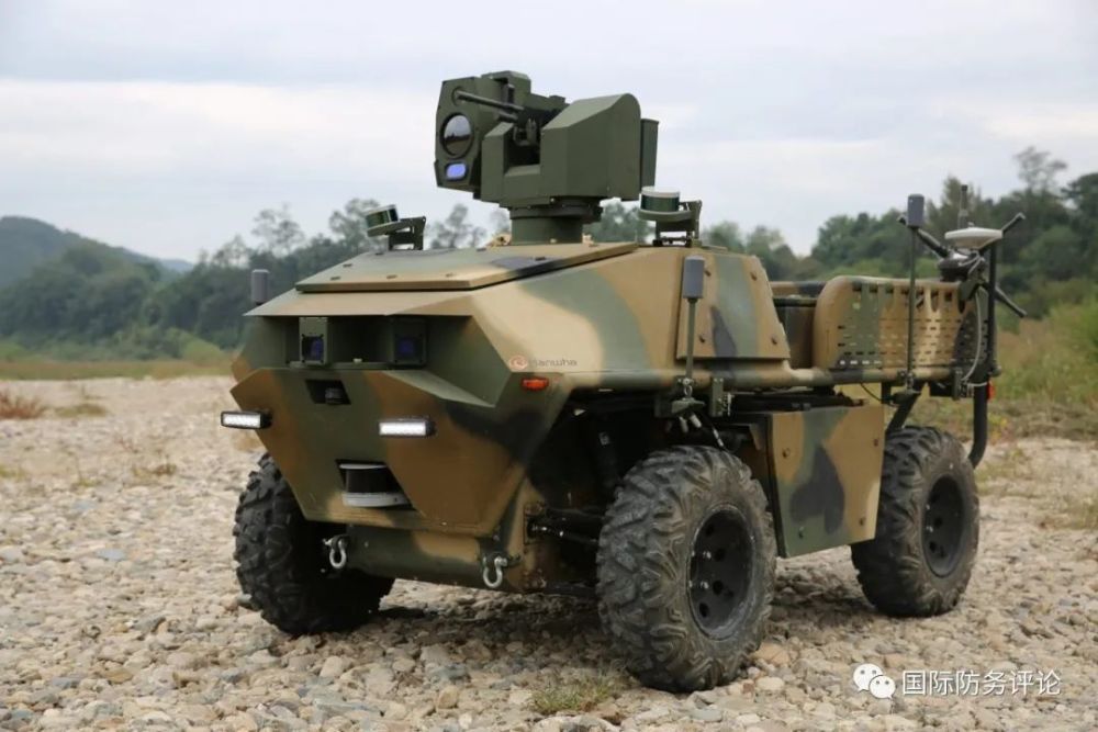 韩华也积极研发无人装备,图为韩华防务的多功能无人装甲车