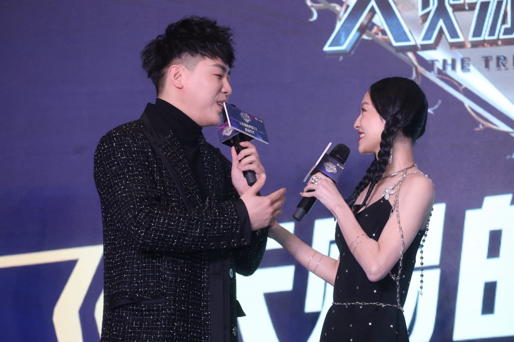 张韶涵扎双马尾宛如"人间精灵" 与胡彦斌胡海泉模仿孟美岐跳舞嗨翻