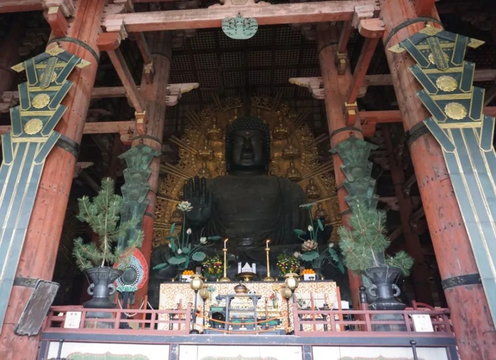 奈良东大寺卢舍那大佛铜像