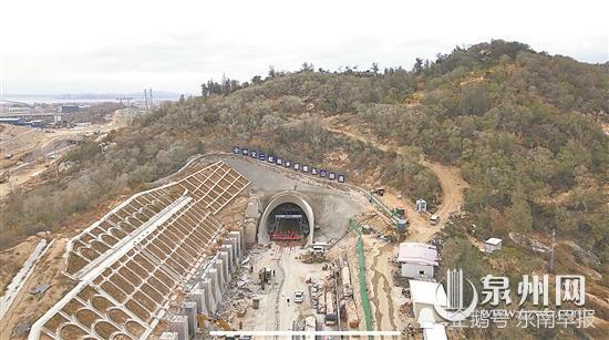 鹰高山隧道位于泉州的百崎,为双线隧道,全长380米,设计时速为350公里