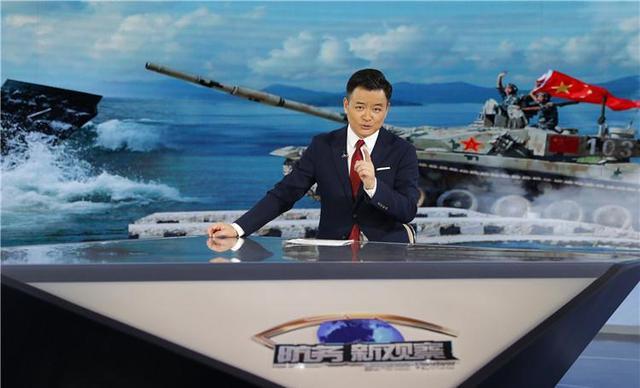相较于之前的名誉,李佳明要低调了很多,观众们还能在《国防务新观察》