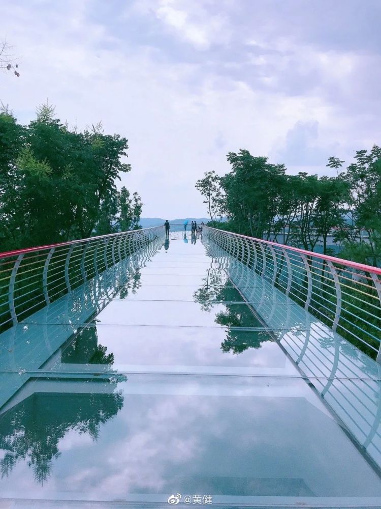 绝美空中云廊,全透明高空玻璃栈道…成都即将大火的打卡好去处,详细